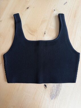 Aritzia Babaton Sculpted Square Neck Cropped Tank top Black Size Medium